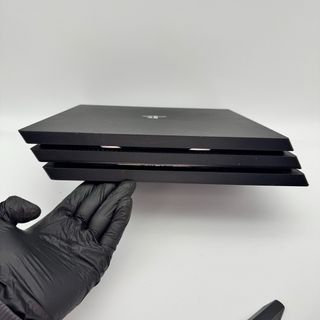 PlayStation 4 Pro (PS4 Pro) Sony Nera Con Fili
