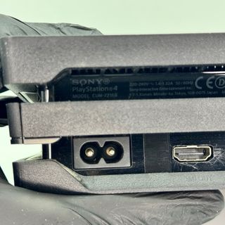 PlayStation 4 Pro (PS4 Pro) Sony Nera Con Fili