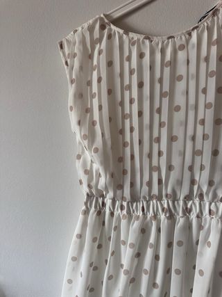 Vestido blanco y beige con lunares