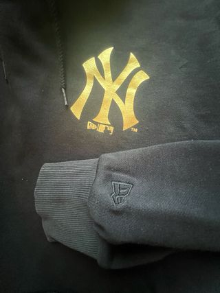 Sudadera Yankees Negra y Dorada Talla M