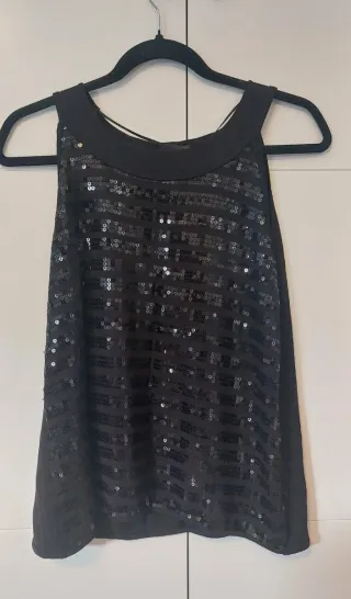 Blusa fiesta lentejuelas negra.