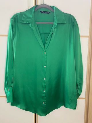 Camisa Satén Zara Verde.