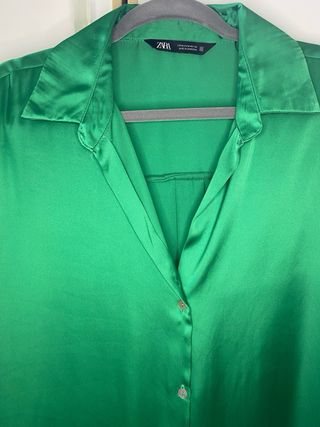 Camisa Satén Zara Verde.
