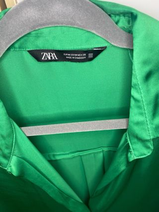 Camisa Satén Zara Verde.