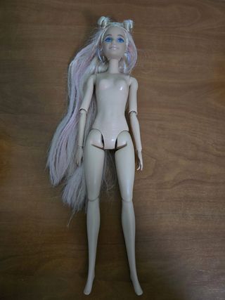 BARBIE PELO LARGO CON 3 CONJUNTOS Y ZAPATOS.MATTEL