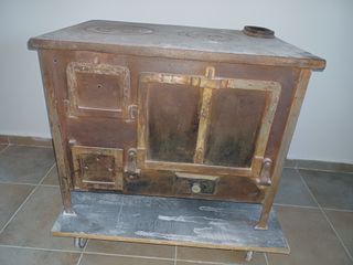 Cocina economica, de carbón y leña antigua