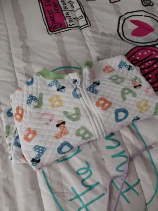 Saco de dormir infantil con letras
