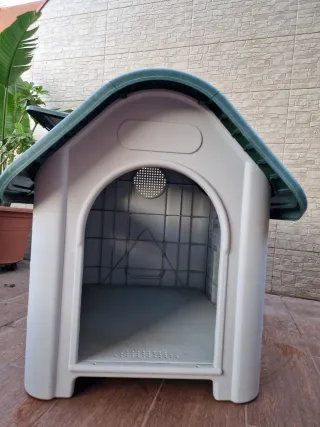 Casita de resina para perro