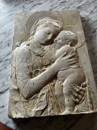 Virgen con el Niño - Relieve