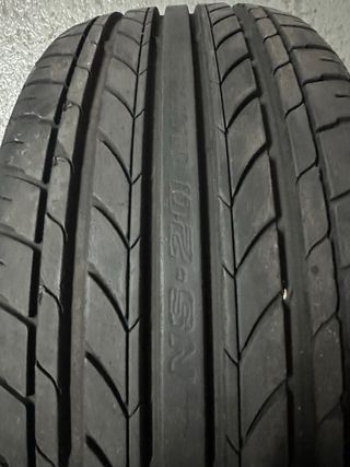 2 Neumáticos 215/50/18