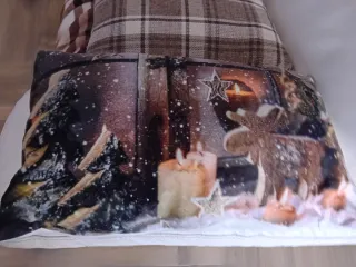 Cuscino Natale con Luci Renna e Candele