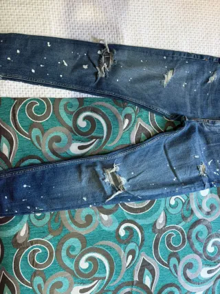 Pantalones Bershka hombre vaqueros rotos. Talla 36