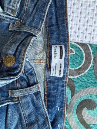 Pantalones Bershka hombre vaqueros rotos. Talla 36