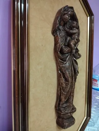 Tabla de madera Vintage María con relieve