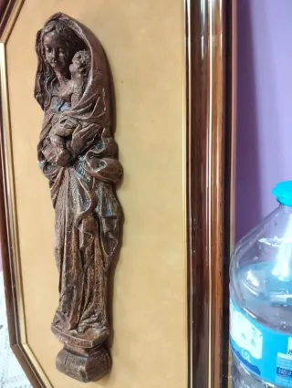 Tabla de madera Vintage María con relieve