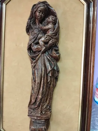 Tabla de madera Vintage María con relieve