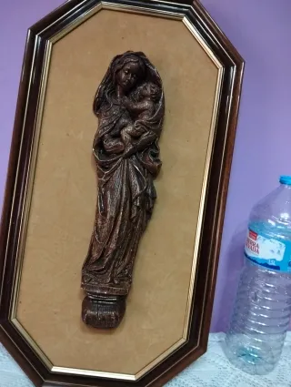 Tabla de madera Vintage María con relieve