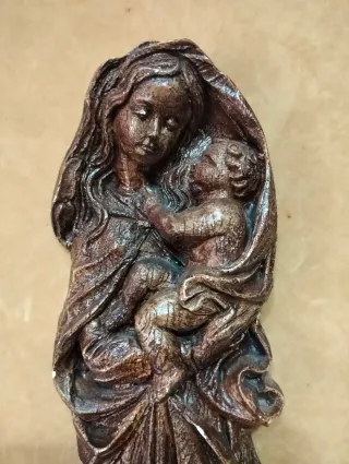 Tabla de madera Vintage María con relieve