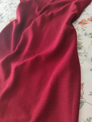 Vestido burdeos elegante