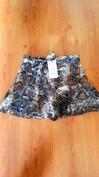 Falda Zara Talla M Estampado Serpiente