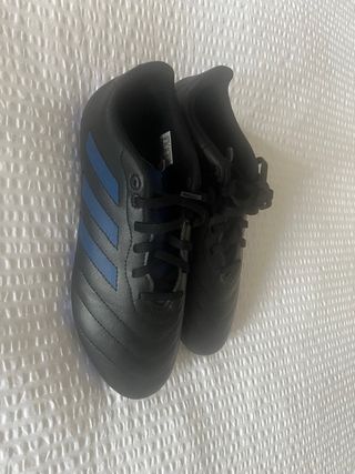 Botas de fútbol Adidas niño negras. talla 38 2/3