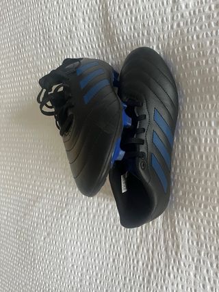Botas de fútbol Adidas niño negras. talla 38 2/3
