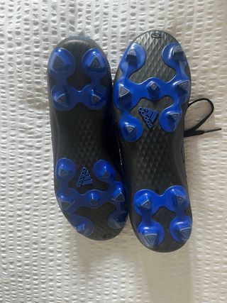 Botas de fútbol Adidas niño negras. talla 38 2/3
