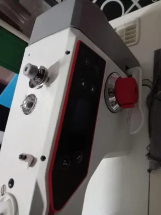 Máquina de coser plana mecatrónica