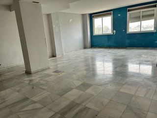 Oficina en alquiler en Nueva Andalucía centro en Marbella