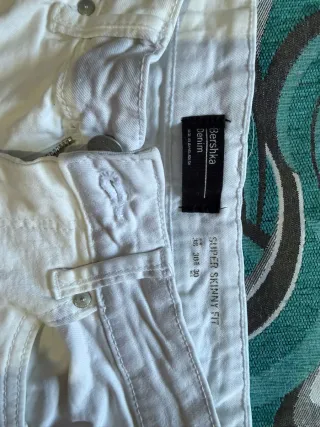 Pantalones Bershka Hombre Blancos Rotos. Talla 38