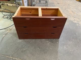 Cajoneras de madera marrón