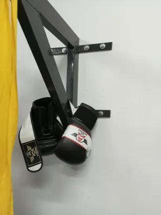 Saco de boxeo y soporte