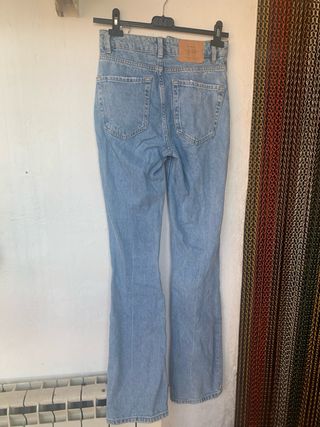 Tejanos acampanados rotos azules