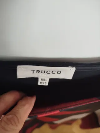 Blusa estampada negro y rojo