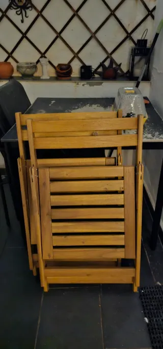 Mesa y 2 Sillas Plegables Madera