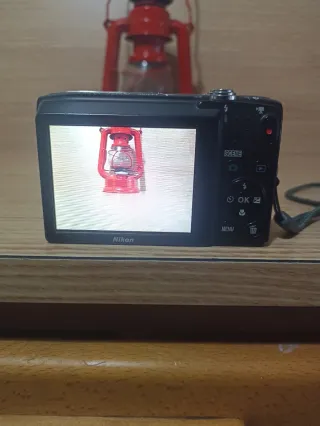 Cámara Nikon Coolpix Morada + Tarjeta SD 8GB