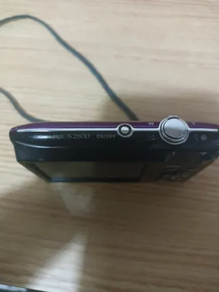 Cámara Nikon Coolpix Morada + Tarjeta SD 8GB