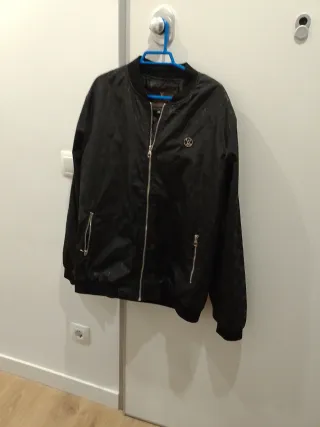 Cazadora Negra Louis Vuitton Talla 2XL