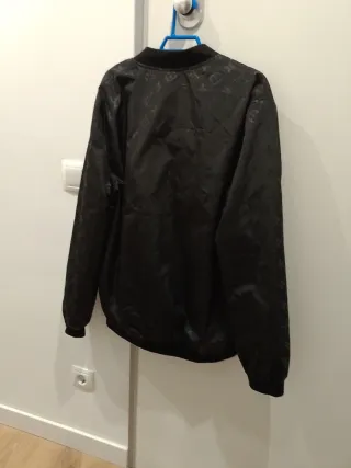 Cazadora Negra Louis Vuitton Talla 2XL