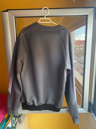 Sudadera McKenzie gris sin capucha