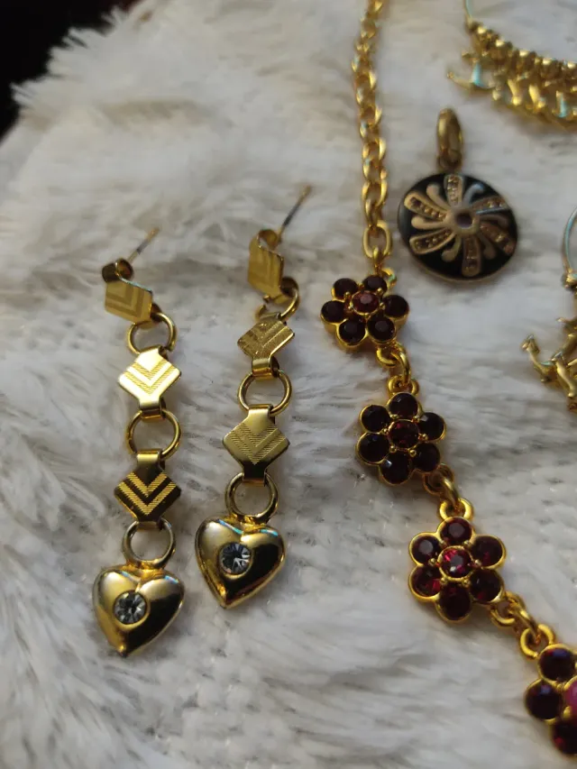 Lote de bijuterias antigas e moda