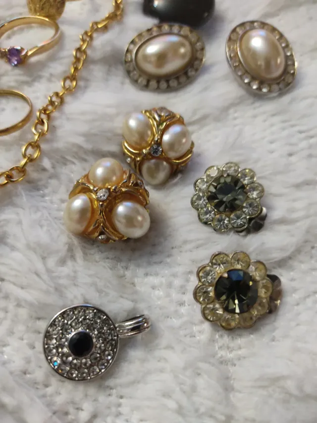 Lote de bijuterias antigas e moda