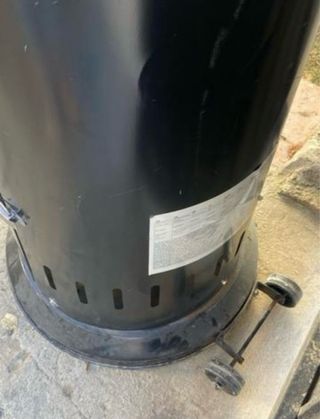 Estufa exterior a gas negra