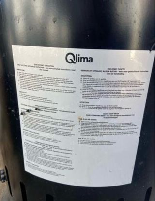 Estufa exterior a gas negra