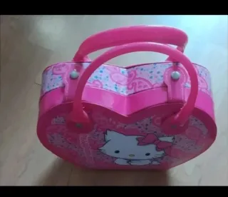 Kitty charmy muñeca bolso de corazón.Nuevo