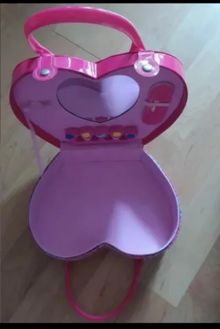 Kitty charmy muñeca bolso de corazón.Nuevo