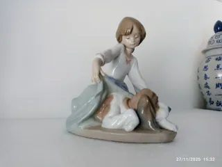 Figura Lladró Niña con Perro tienes frío? única