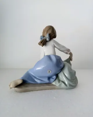 Figura Lladró Niña con Perro tienes frío? única