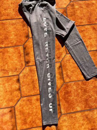Leggings grigi Terranova - Taglia S con scritta la