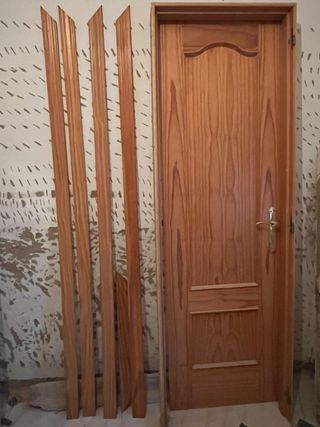 Puerta de madera 62,5 cm apertura izq